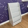 organizador de livros infantil pequeno de chao cinza 4