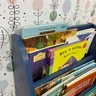 organizador de livros infantil pequeno de chao azul 4