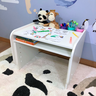 mesa infantil pequena com regulagem de altura branca 1