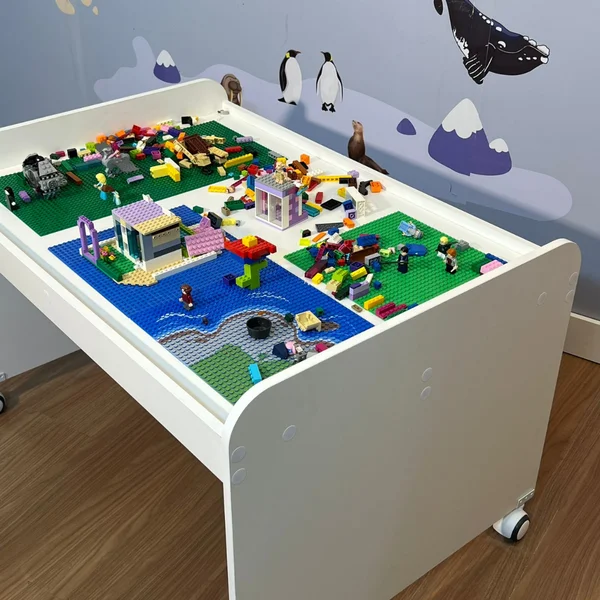 mesa montagem lego com rodizio 3